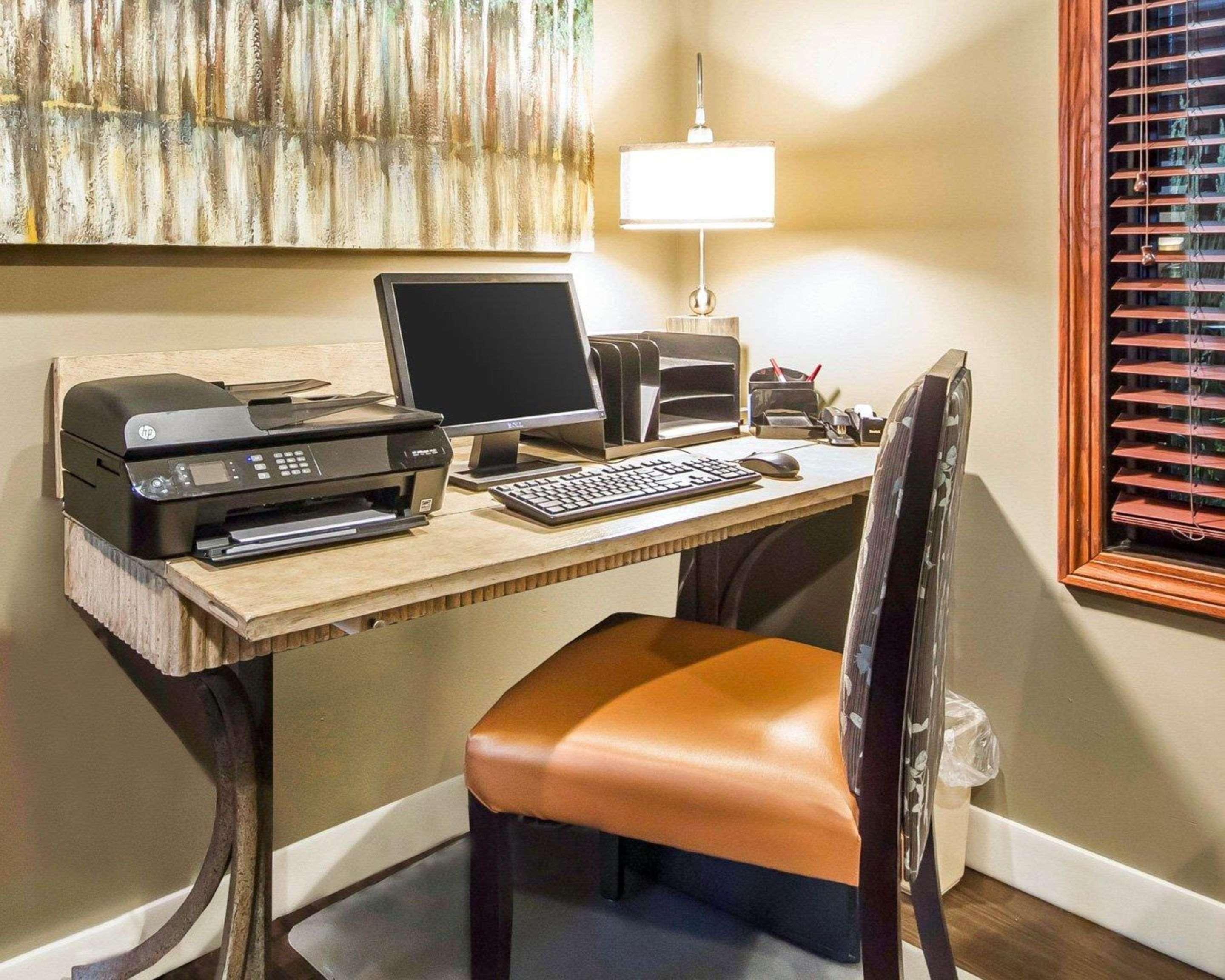 Comfort Suites Ramsey Bagian luar foto