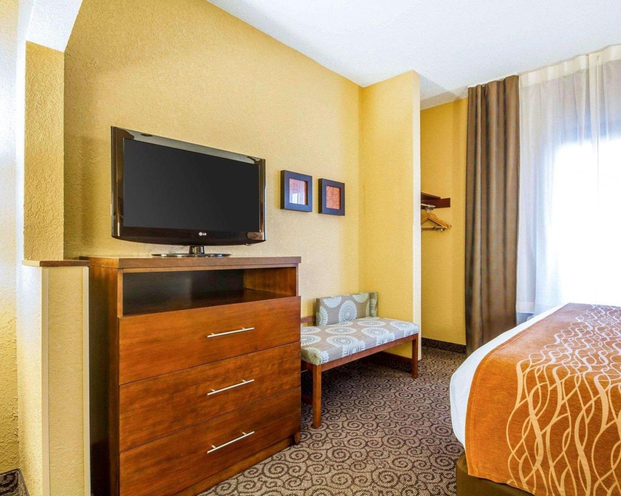 Comfort Suites Ramsey Bagian luar foto