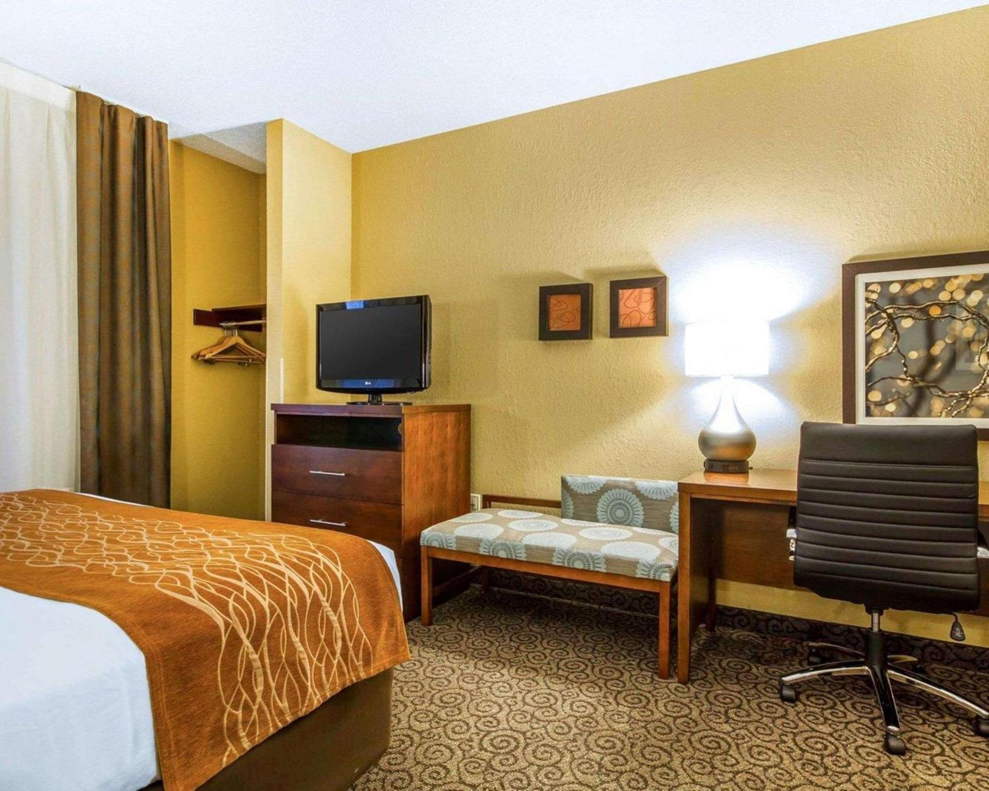 Comfort Suites Ramsey Bagian luar foto