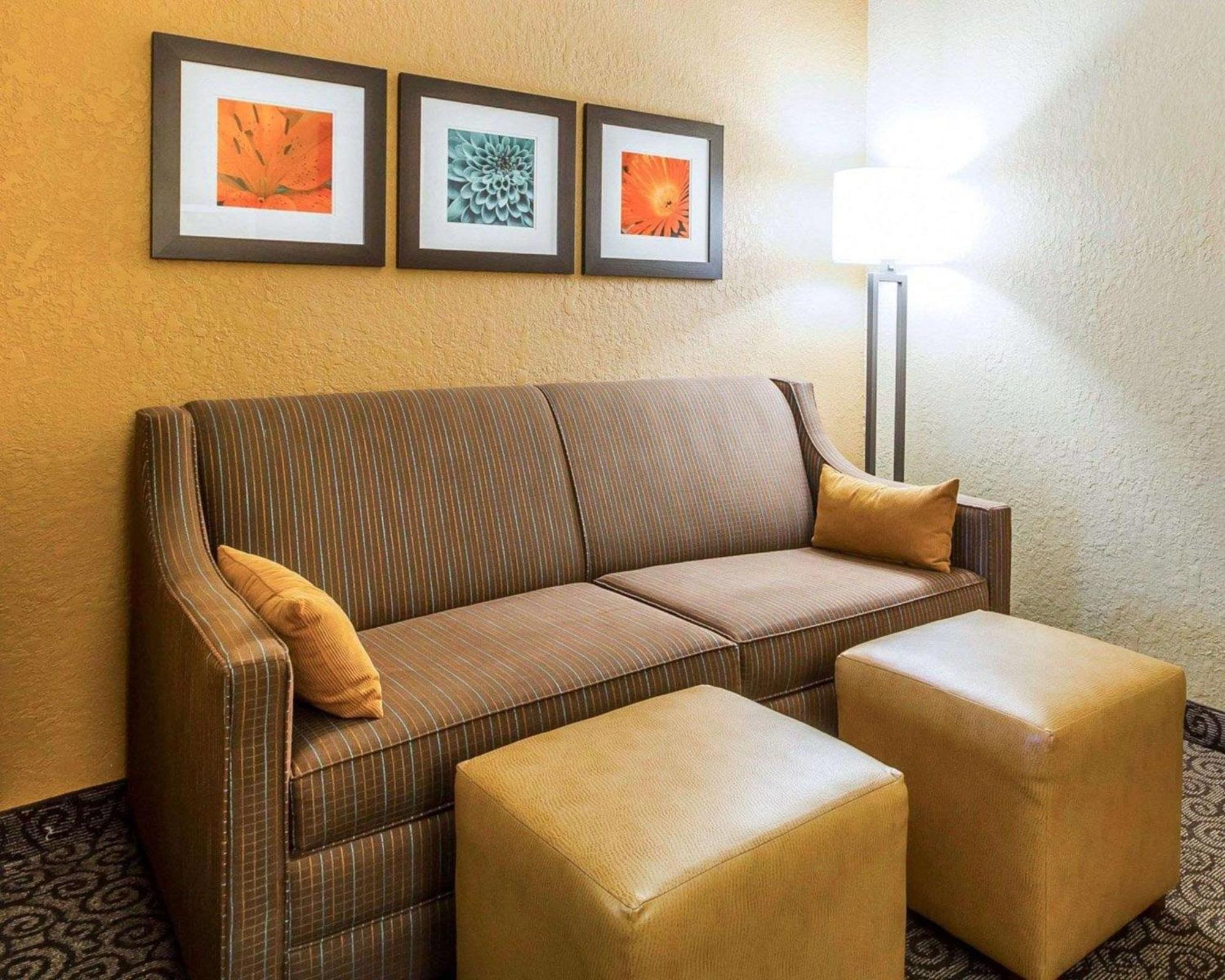 Comfort Suites Ramsey Bagian luar foto