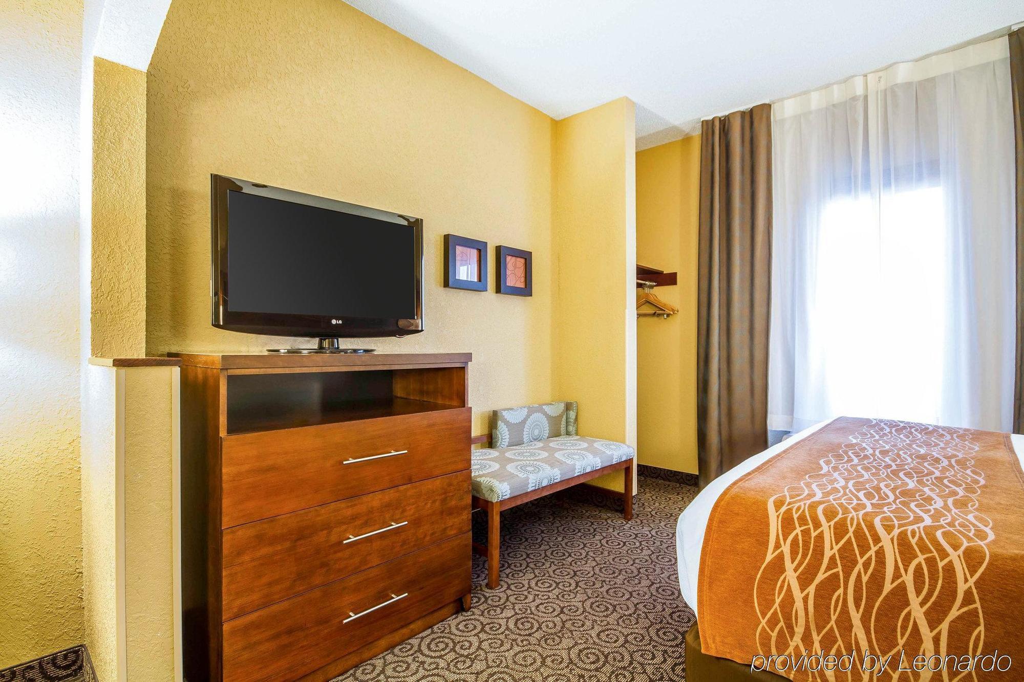 Comfort Suites Ramsey Bagian luar foto