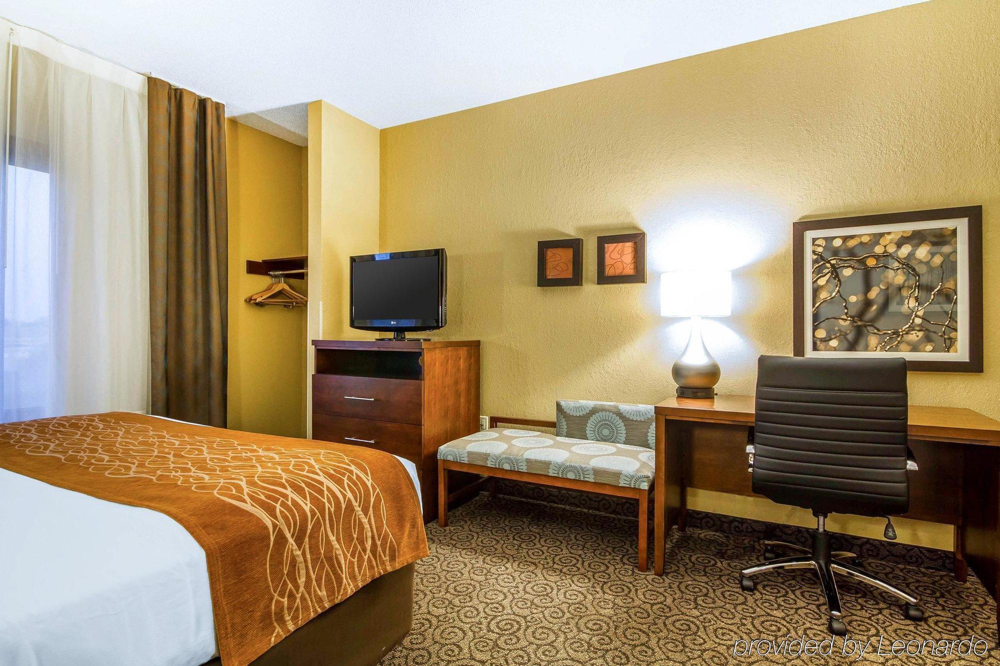 Comfort Suites Ramsey Bagian luar foto